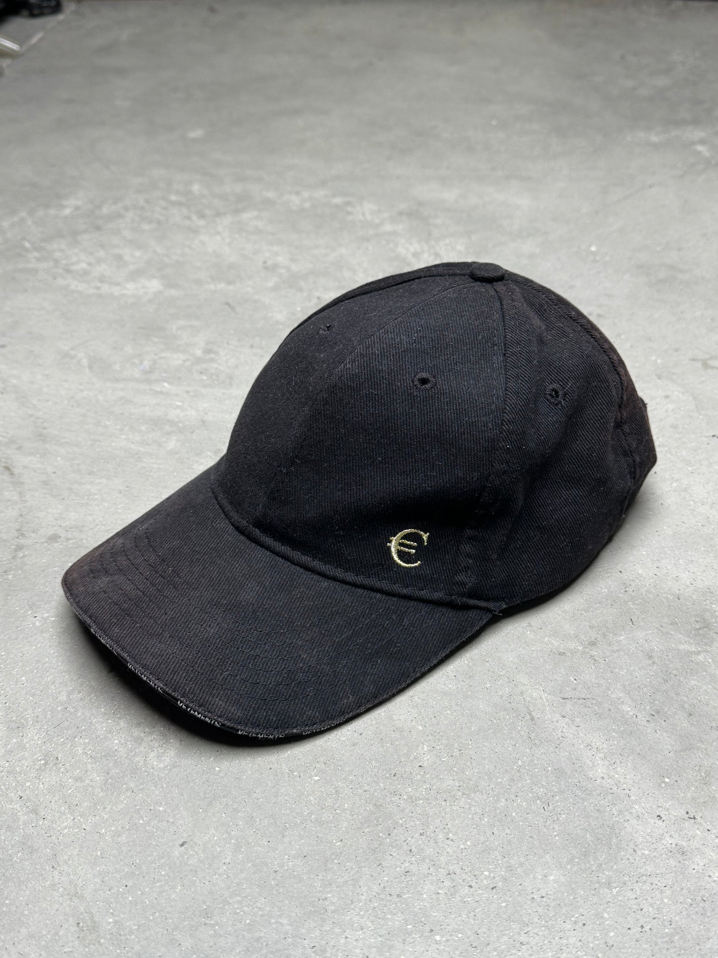 VETEMENTS AW18 Euro Cap