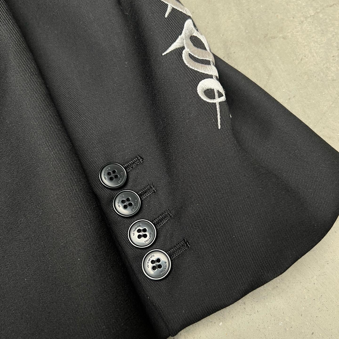 VETEMENTS Gothic Logo Blazer Suit Jacket