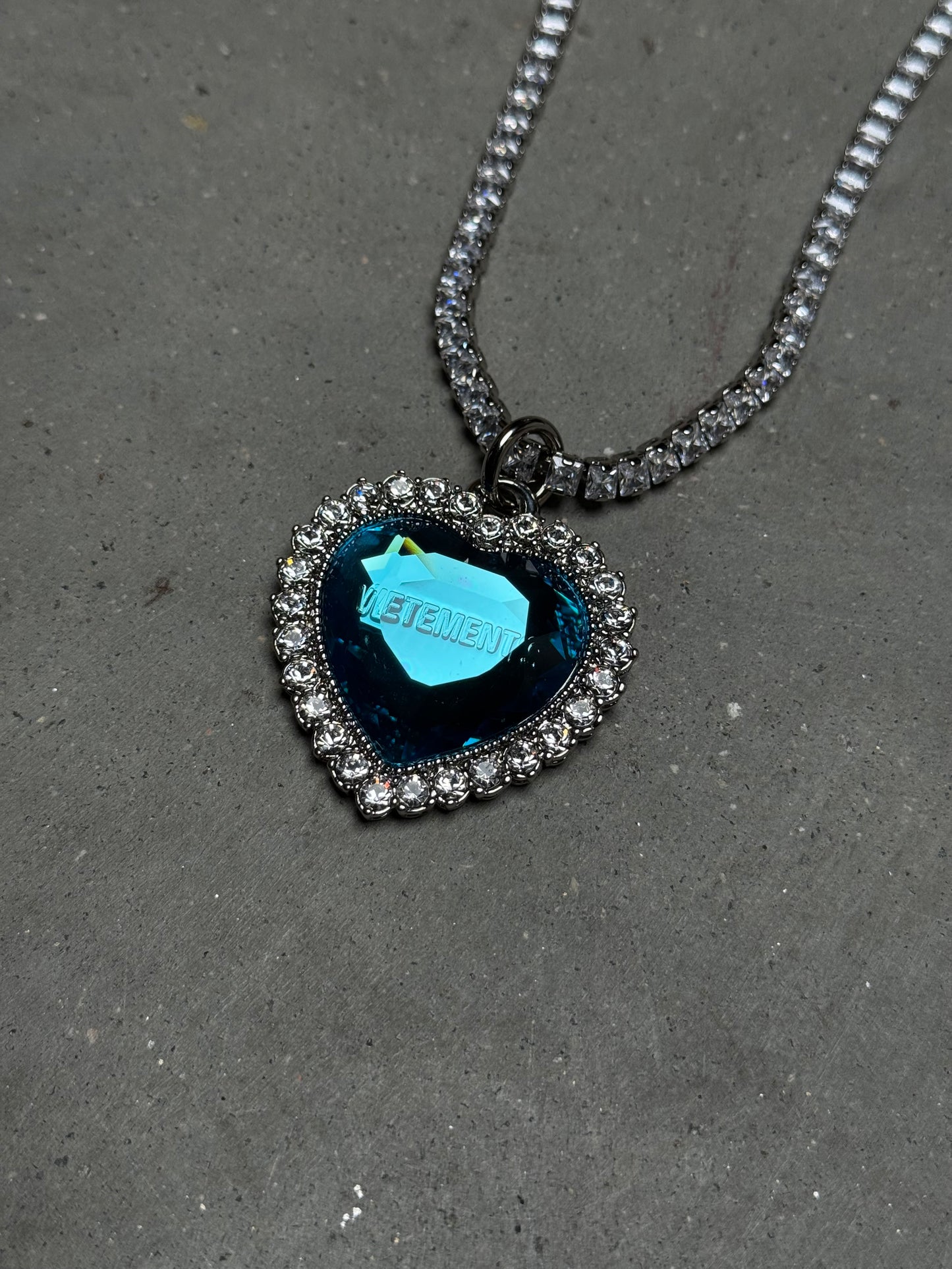 VETEMENTS Heart Crystal Necklace Blue