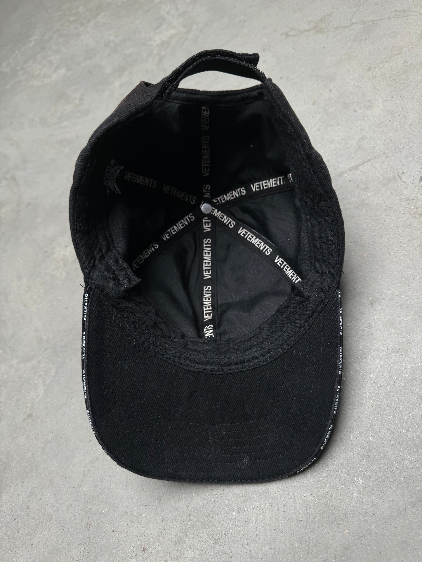 VETEMENTS AW18 Euro Cap