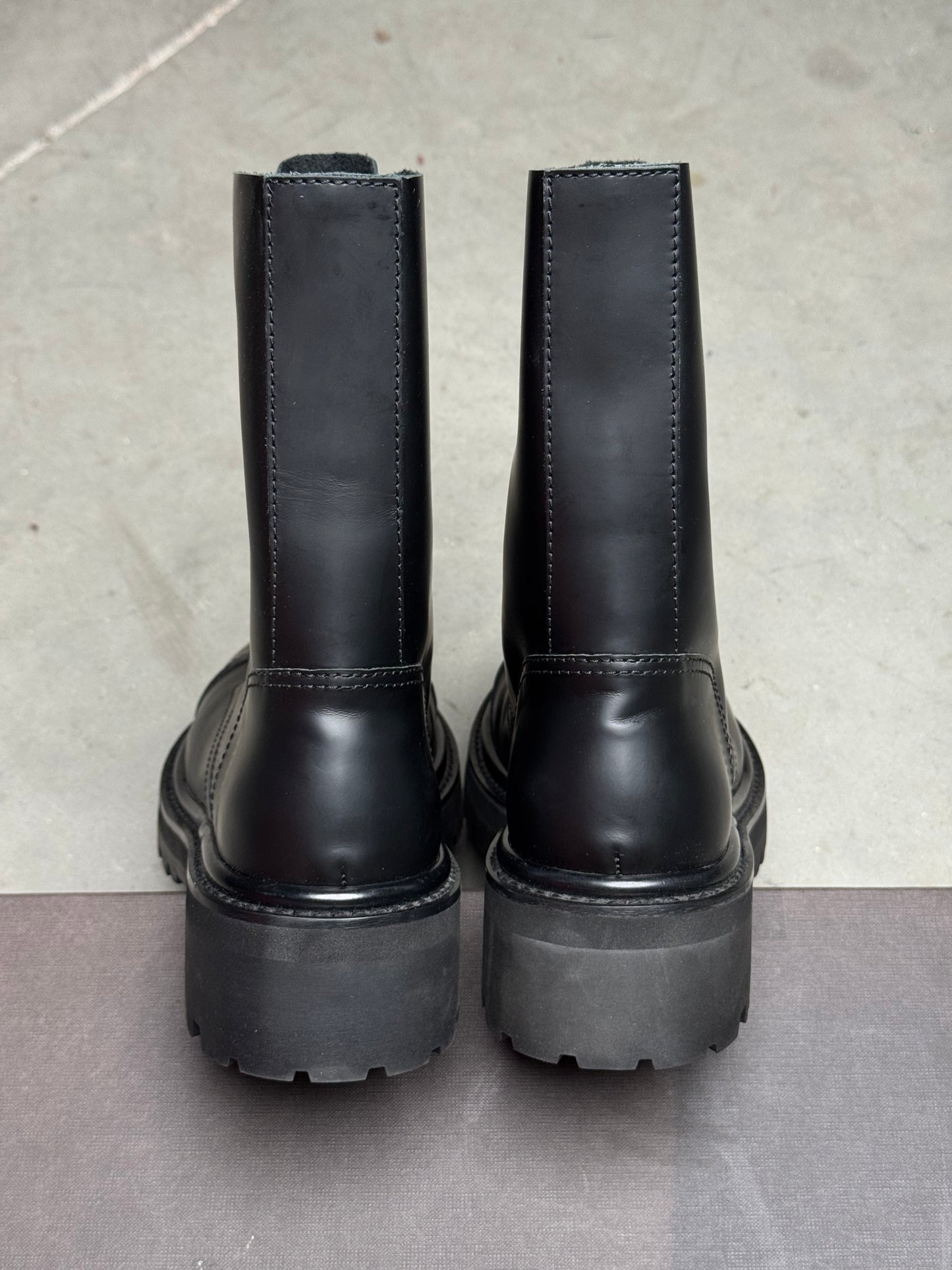 VETEMENTS FALL 2020 Zip-Up Police Combat Leather Boots Black
