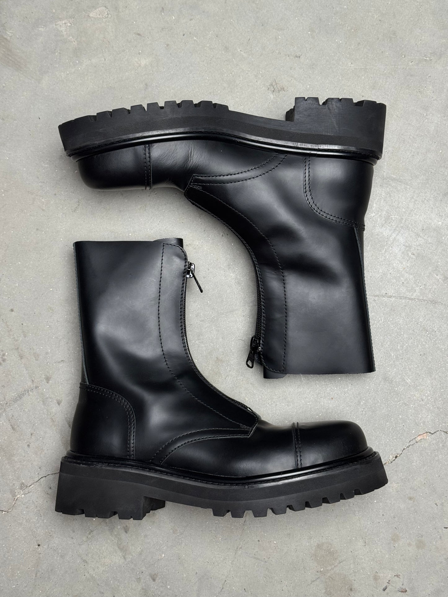 VETEMENTS FALL 2020 Zip-Up Police Combat Leather Boots Black