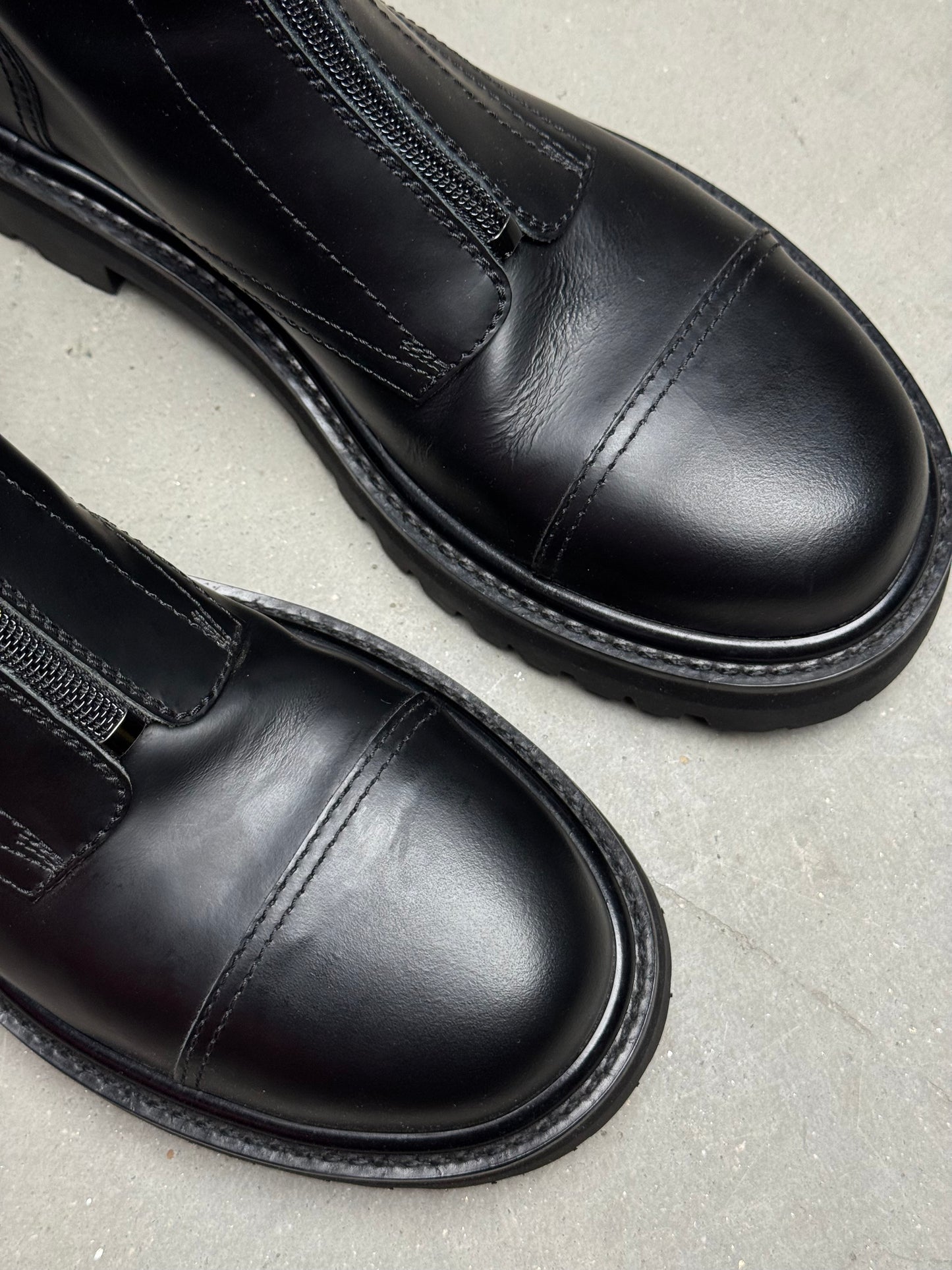 VETEMENTS FALL 2020 Zip-Up Police Combat Leather Boots Black