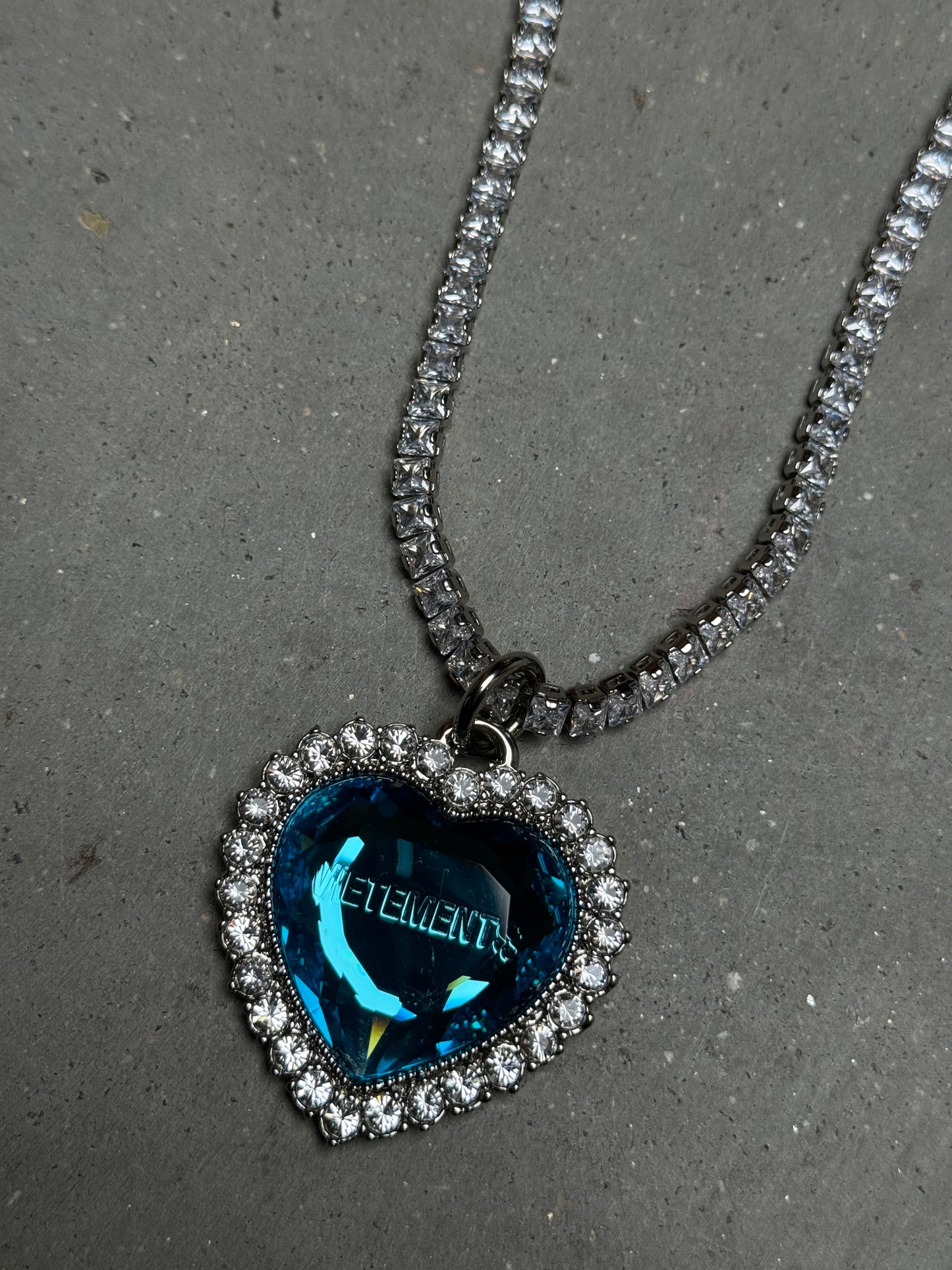 VETEMENTS Heart Crystal Necklace Blue