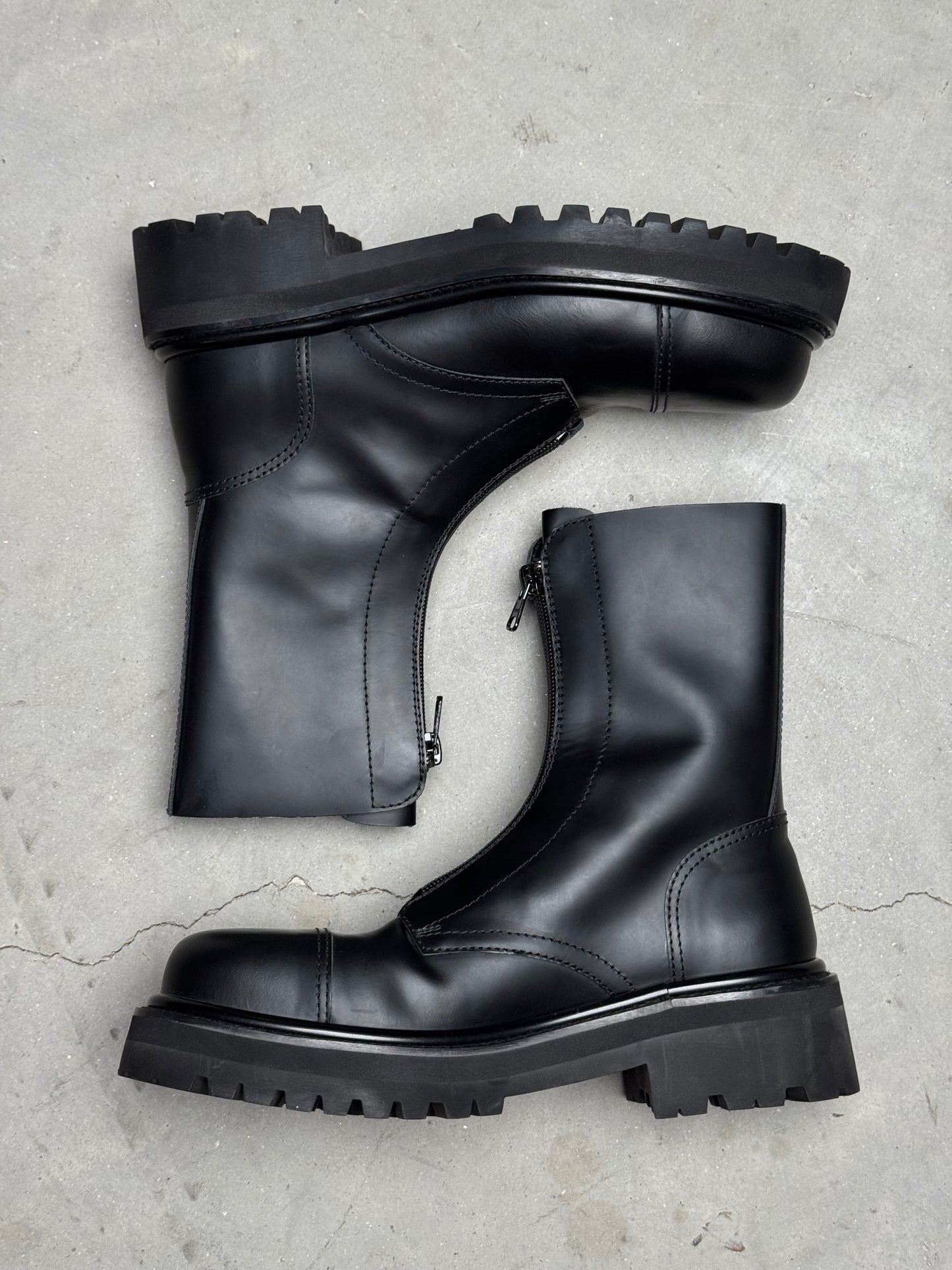 VETEMENTS FALL 2020 Zip-Up Police Combat Leather Boots Black